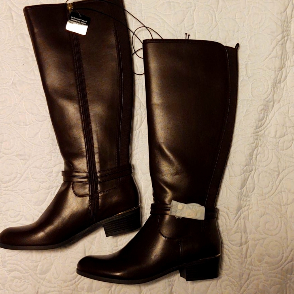 Boots, never worn.